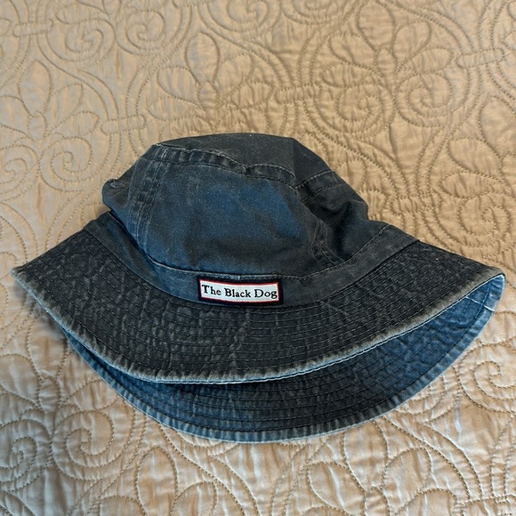 The black dog bucket hat - Picture 2 of 3